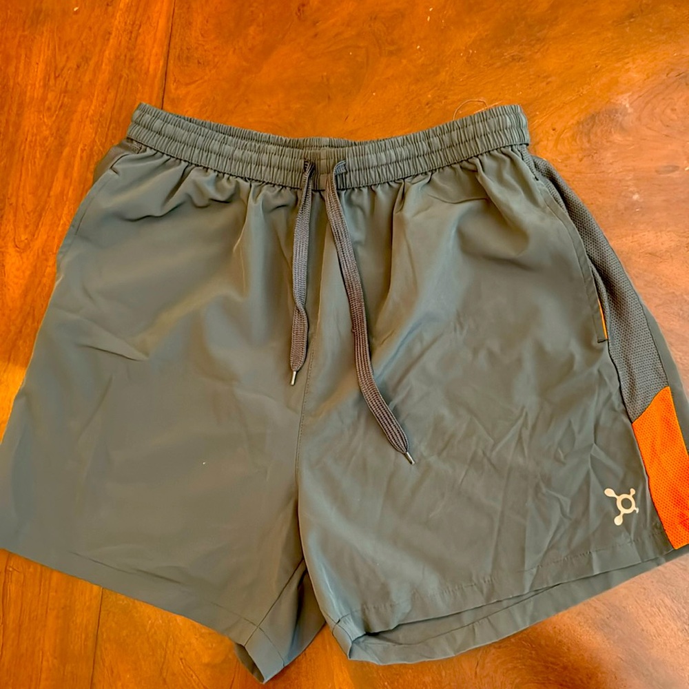 Orange Theory Workout Shorts

Size Large

Never Worn